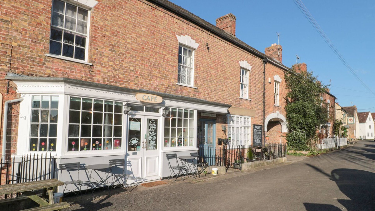 Dursley Apartment | WARDS COURT 1, character holiday cottage in Frampton On Severn