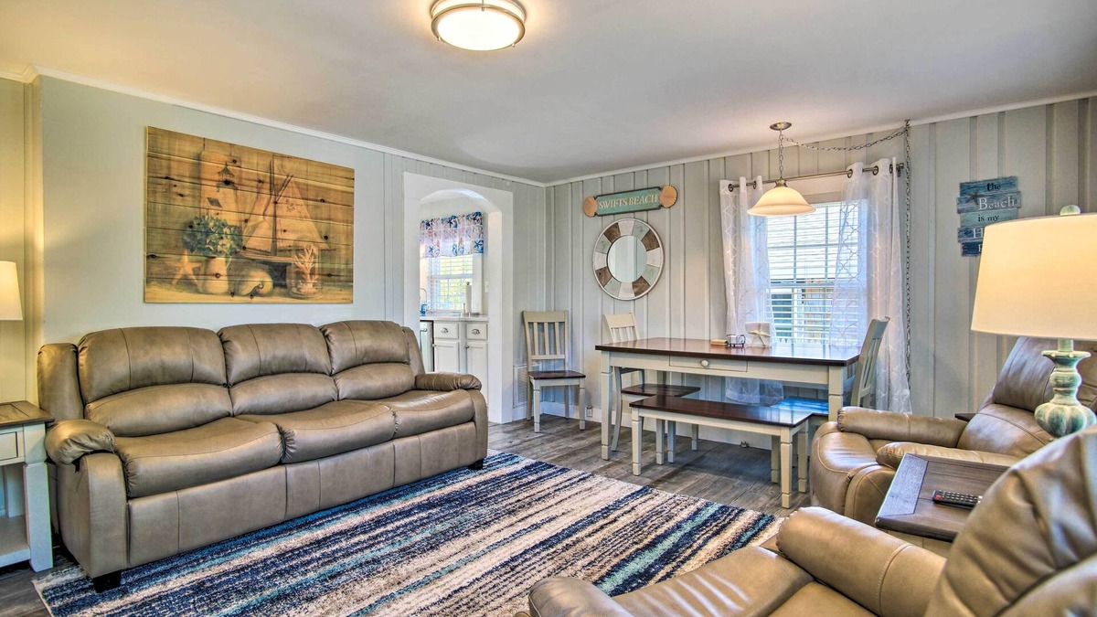 Wareham Center Cottage | Wareham Cottage w/Deck, Walk to Swift's Beach