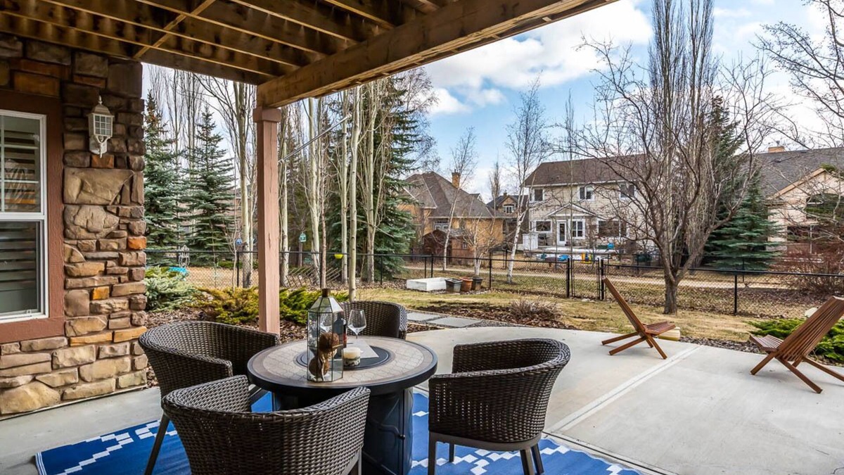 Southwest Calgary House | Warm and Best Home for Families