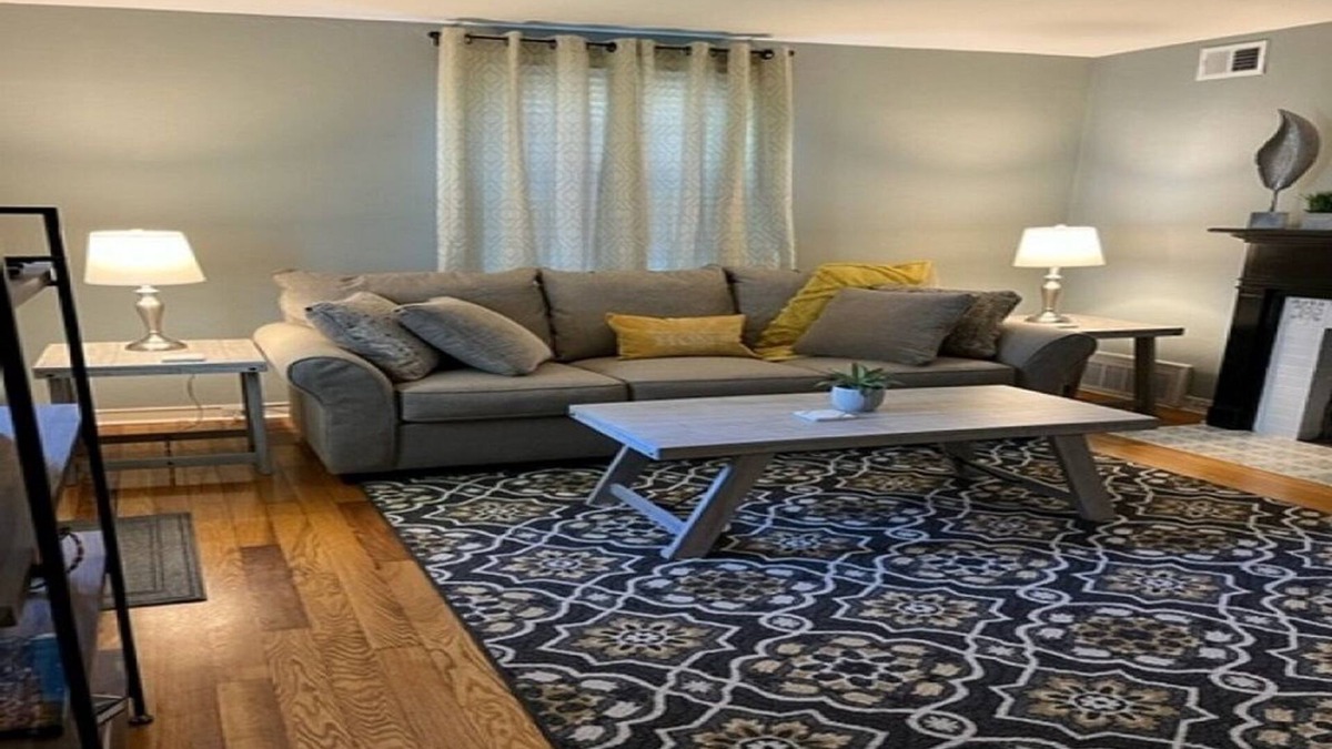 Kingsport Cottage | Warm and Cozy 3-bedroom, 1-bath home.Ample living space near the downtown area.