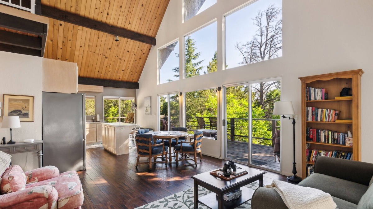 Kelseyville Cottage | Warm and Cozy Mountain and Lake View Haven by RedAwning