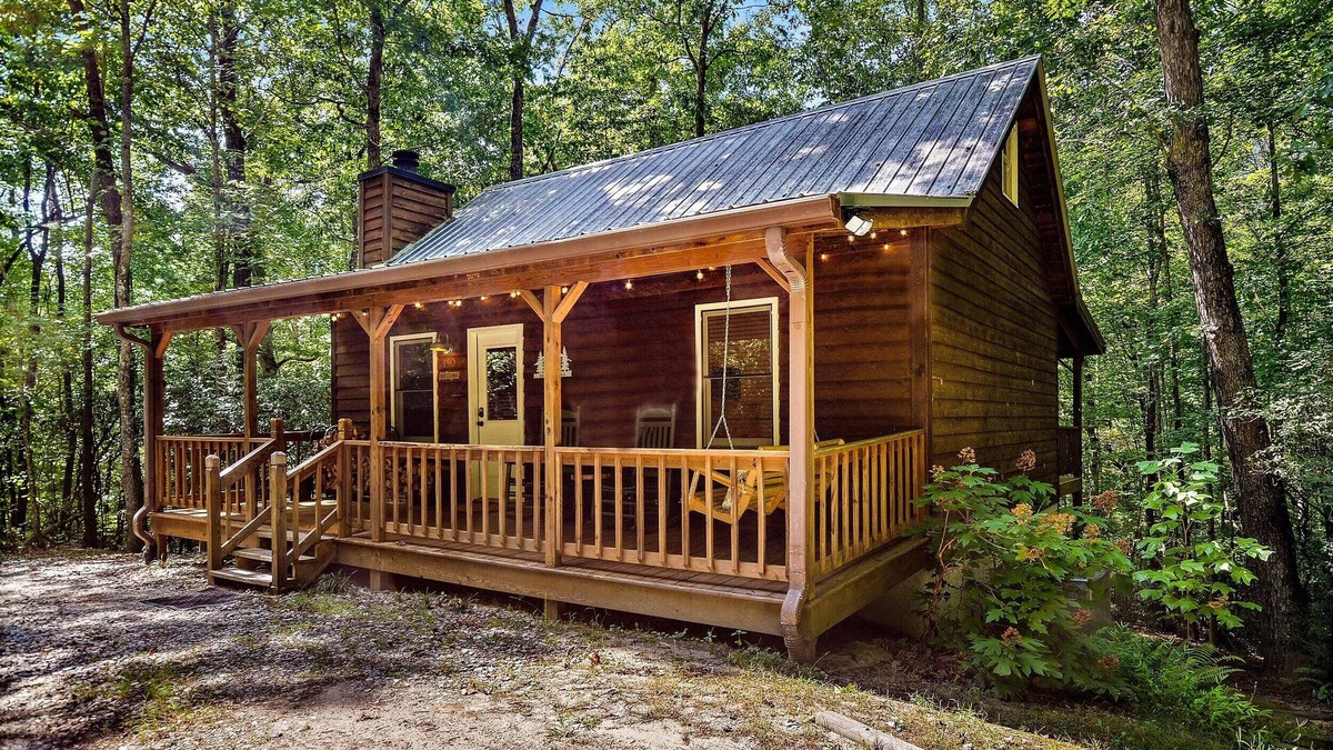 Sautee Nacoochee Cabin | Warm and cozy cabin, decorated for fall, on a peaceful wooded lot