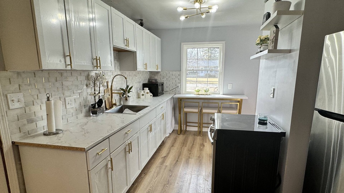 Charleston House | Warm and enjoyable house! Close to E.I.U!