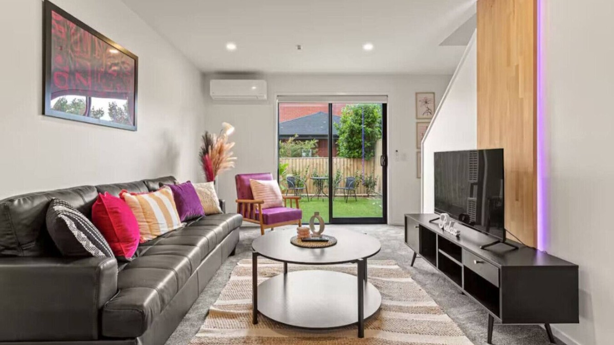 Henderson House | Warm and Inviting 2 Bedroom Home