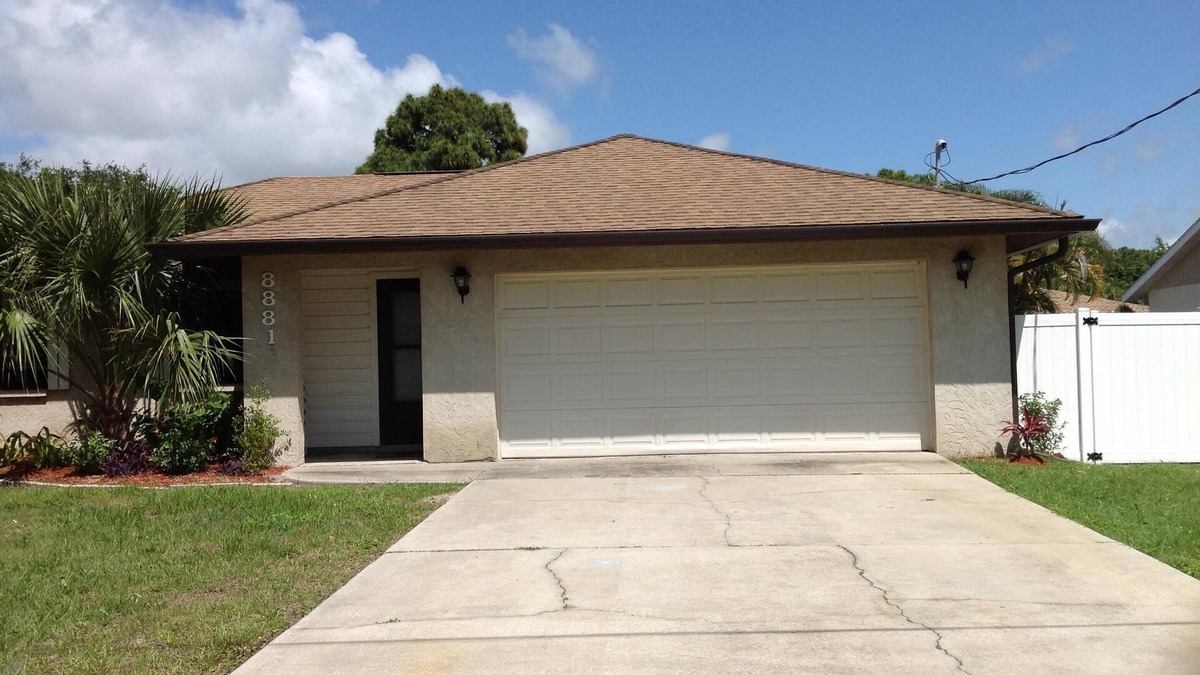 Vamo House | Warm and inviting home in a perfect location to explore nearby attractions.