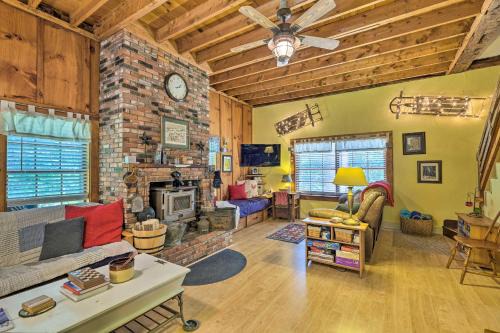 Jamaica House | Warm and Inviting Jamaica Cabin with Grill Ski and Hike