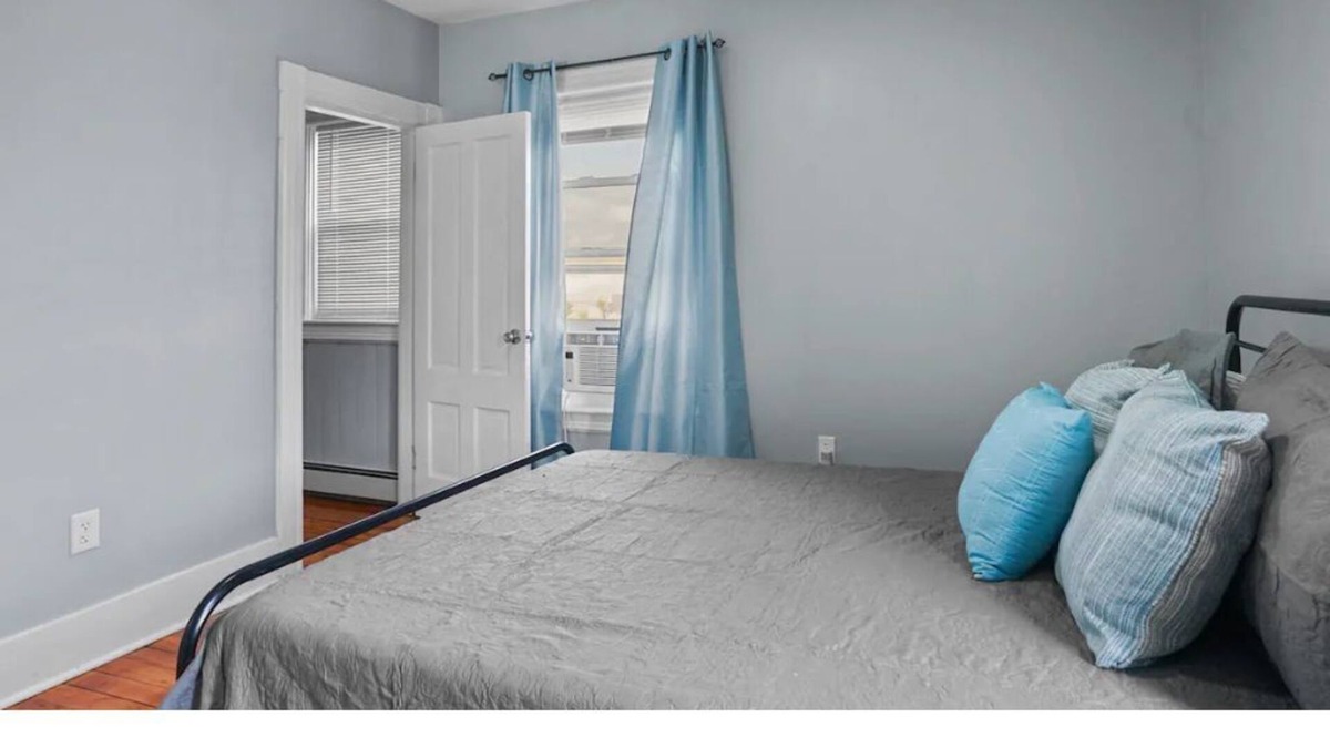Washington Park Apartment | Warm and Modern, close to Downtown and Hospitals