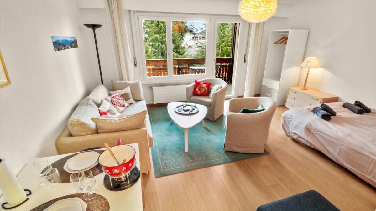 Lens Apartment | Warm and peaceful studio