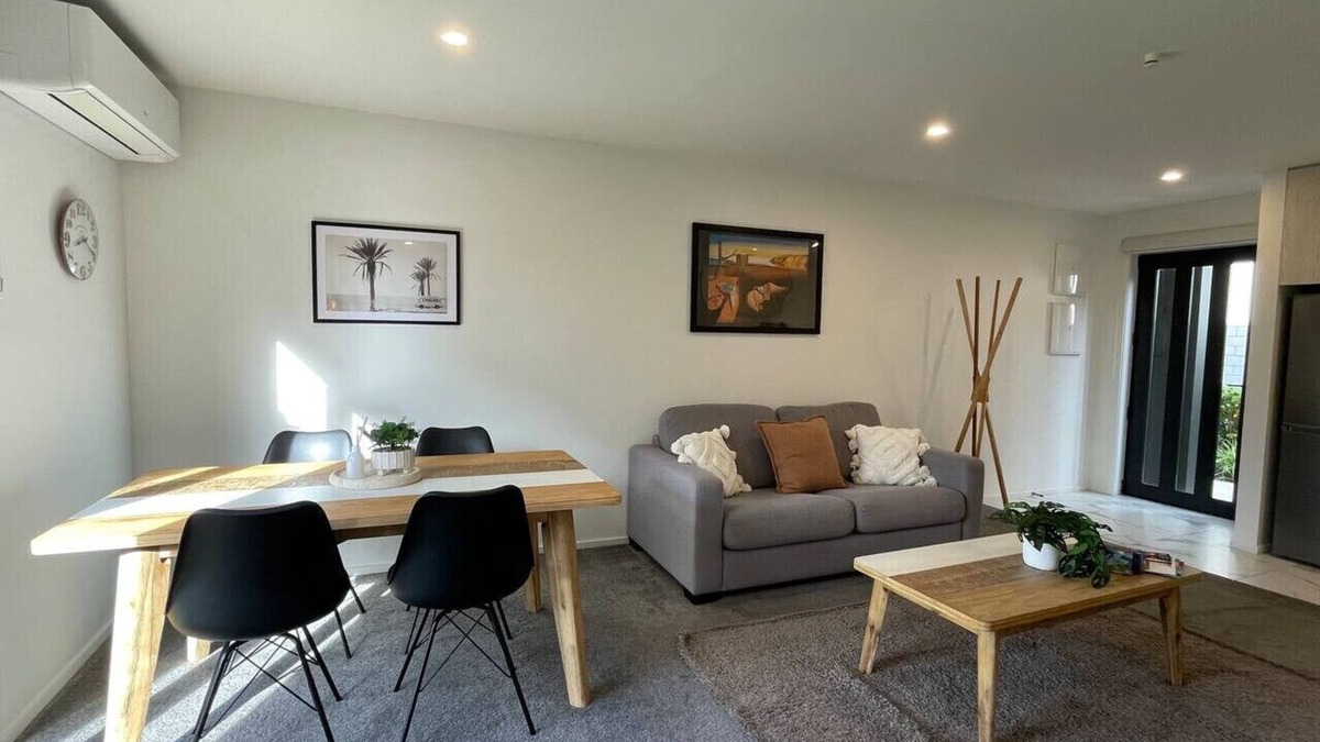 Merivale House | Warm and Stylish 2BR Home