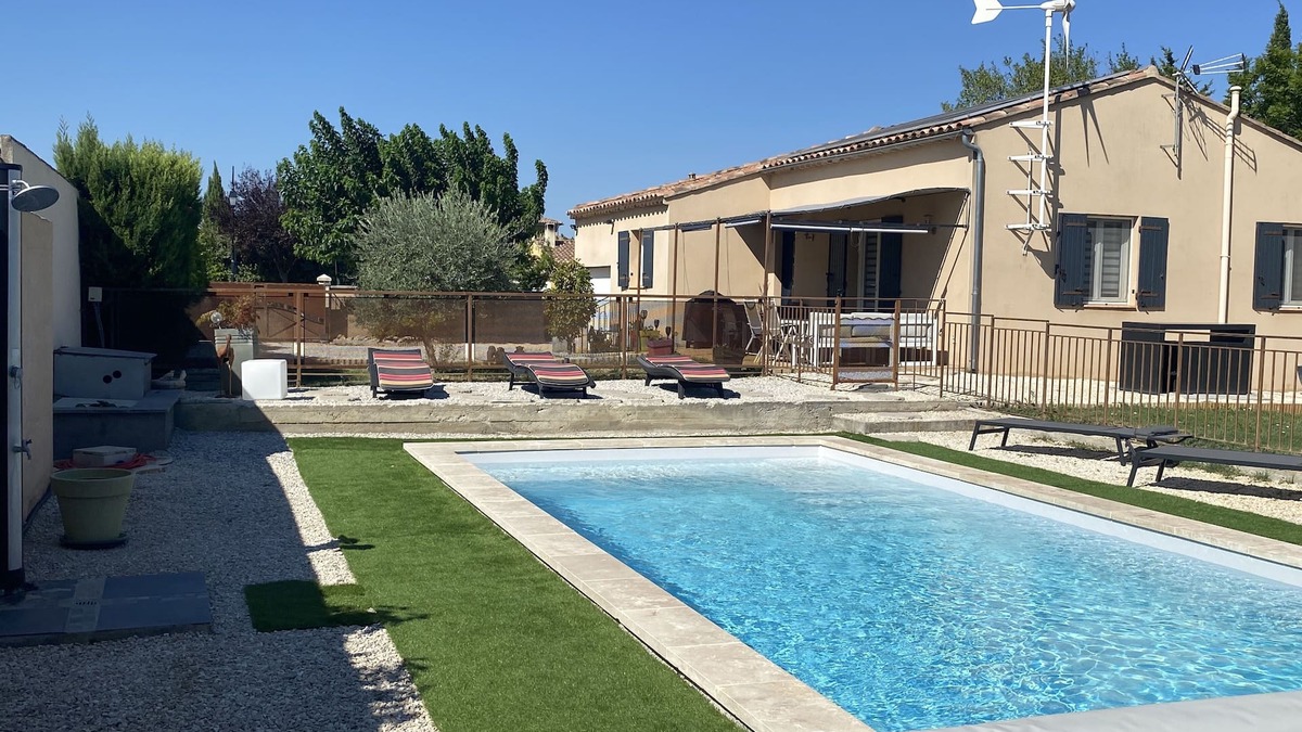 Le Thor House | Warm and sunny Provence villa with private pool, 7 people.