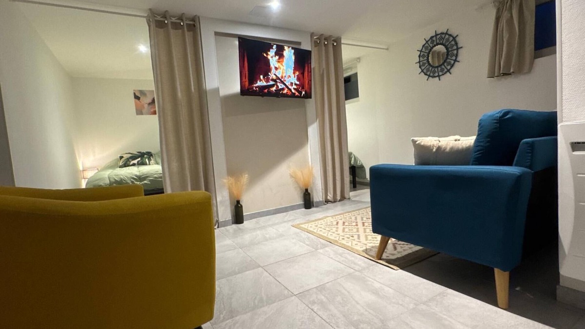 Naives-Rosieres Apartment | Warm, atypical apartment