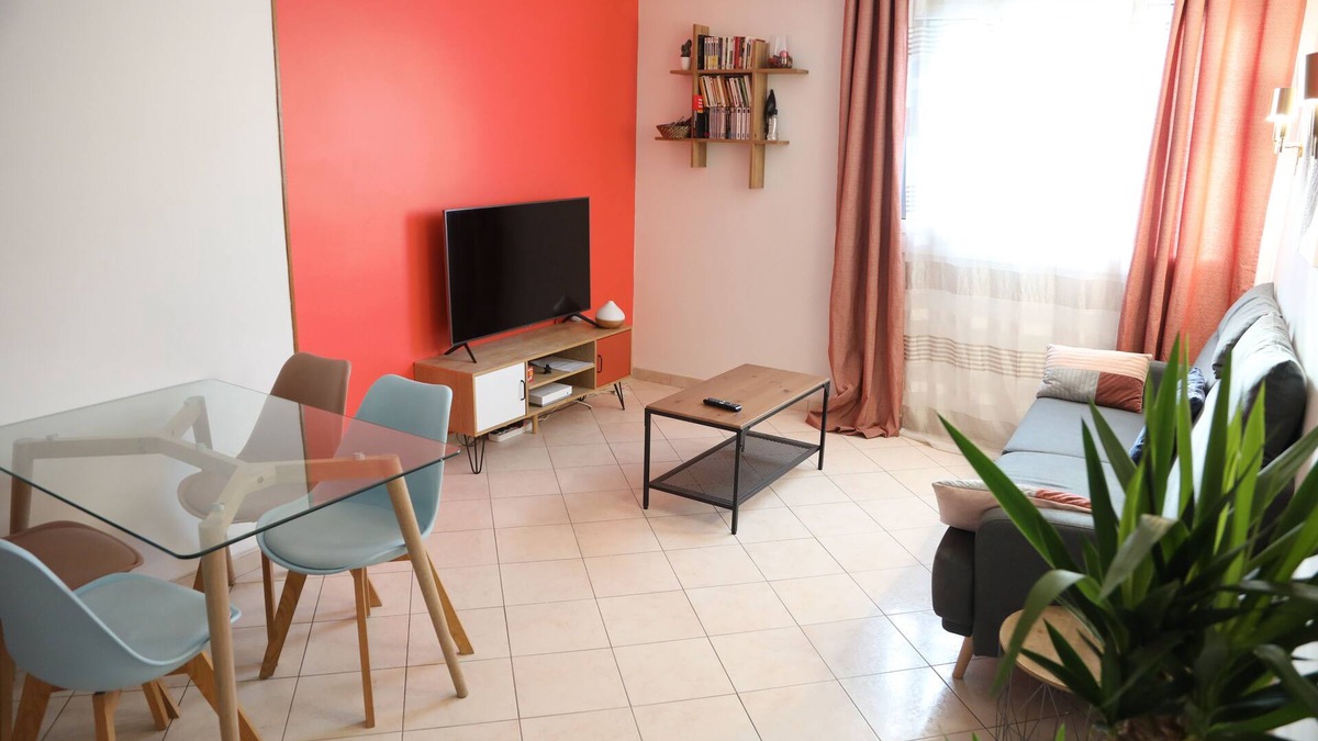 Antony Apartment | Warm, Calm Flat Near Orly Airport and Paris Center !