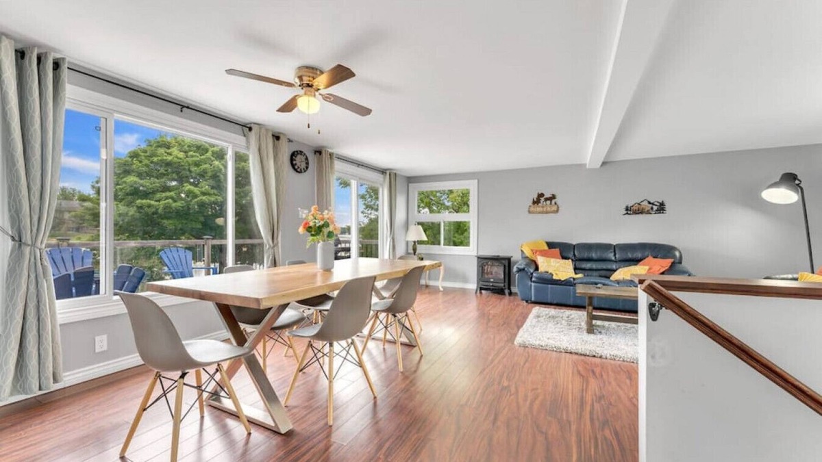 Kawartha Lakes House | Warm Casa by the Bay✦Sunroom✦Balcony✦BBQ & Grill!
