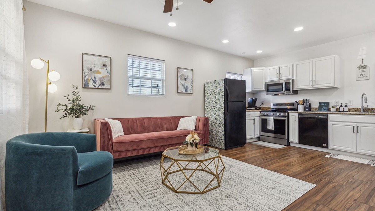 Dallas House | Warm & Cozy 2BR/1BA, 5 minutes to White Rock Lake!