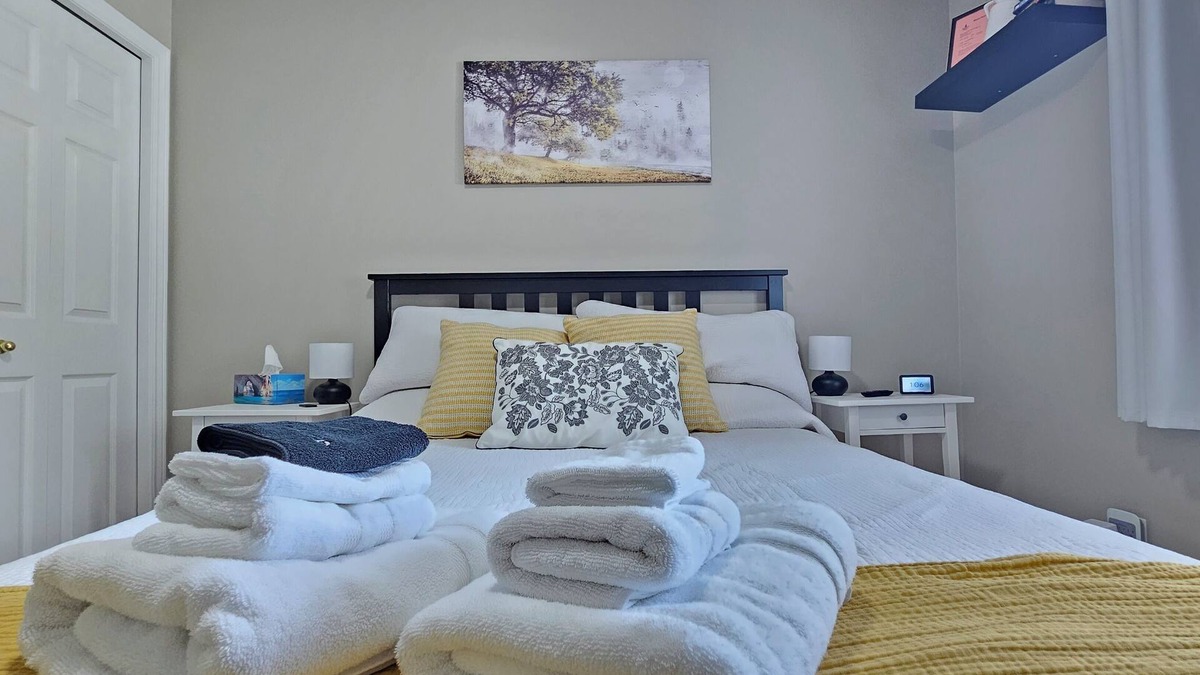 Rideau Heights House | Warm Cozy 3 Bedroom Unit - Amazing Location