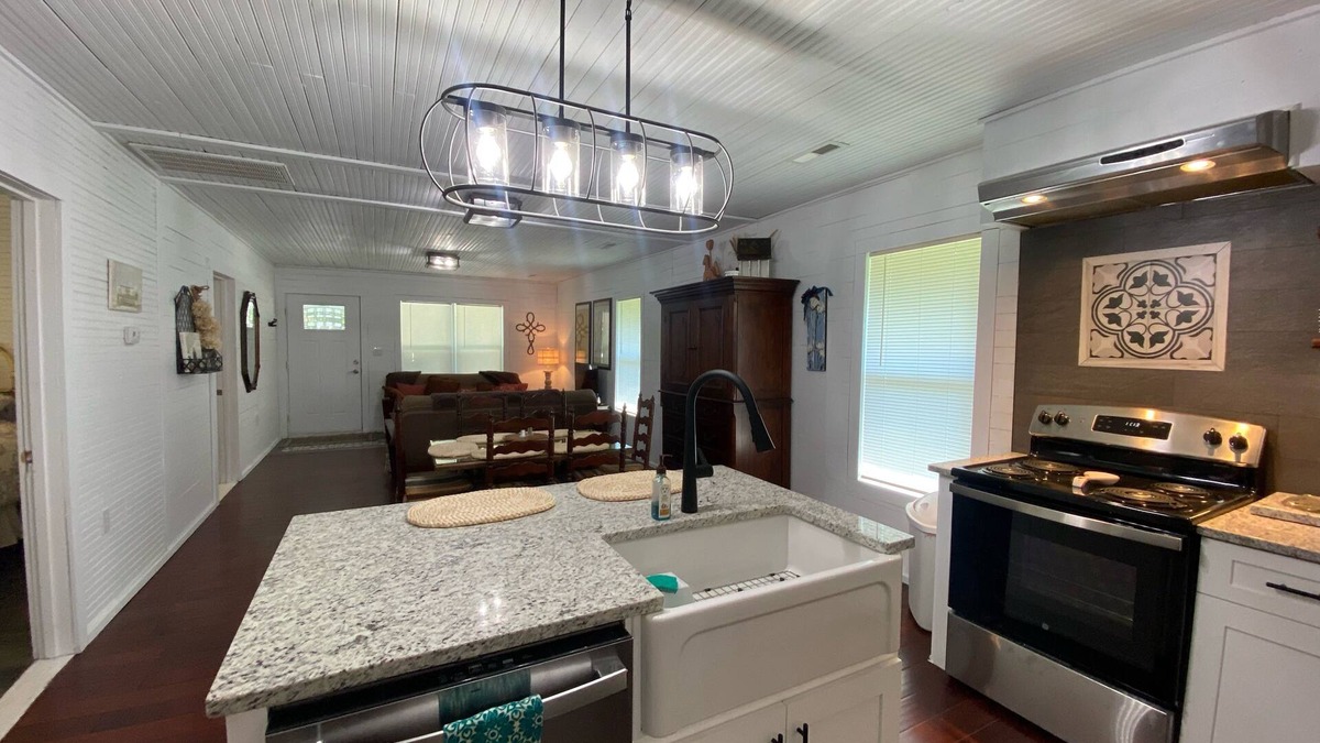 Hodges Other | Warm & inviting 1935 farmhouse near lakes-walking/riding trails modern amenities