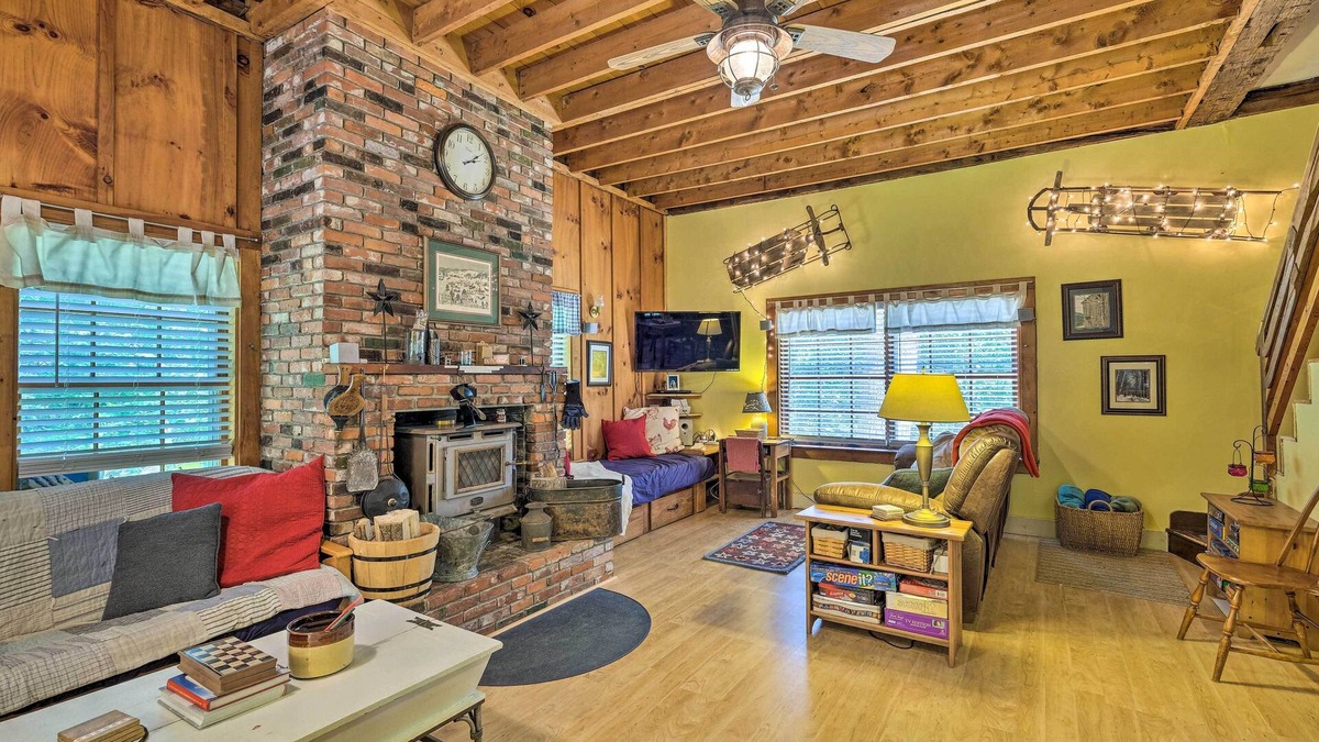 Jamaica Cabin | Warm & Inviting Jamaica Cabin w/Grill: Ski & Hike