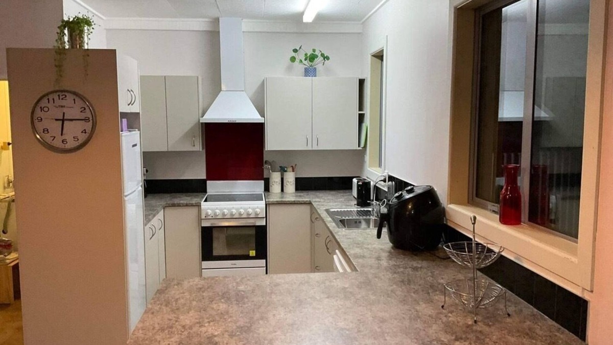 Invercargill House | Warm, reno’d 3-brm bungalow in quiet family suburb, a short drive to city center