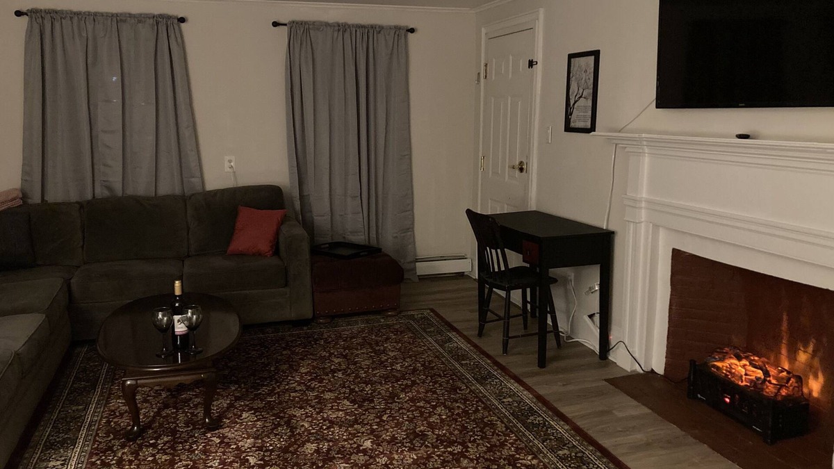 Dover Apartment | 🔥Warm, Spacious, Free Wine🍷Entire Apt, Self CheckIn!