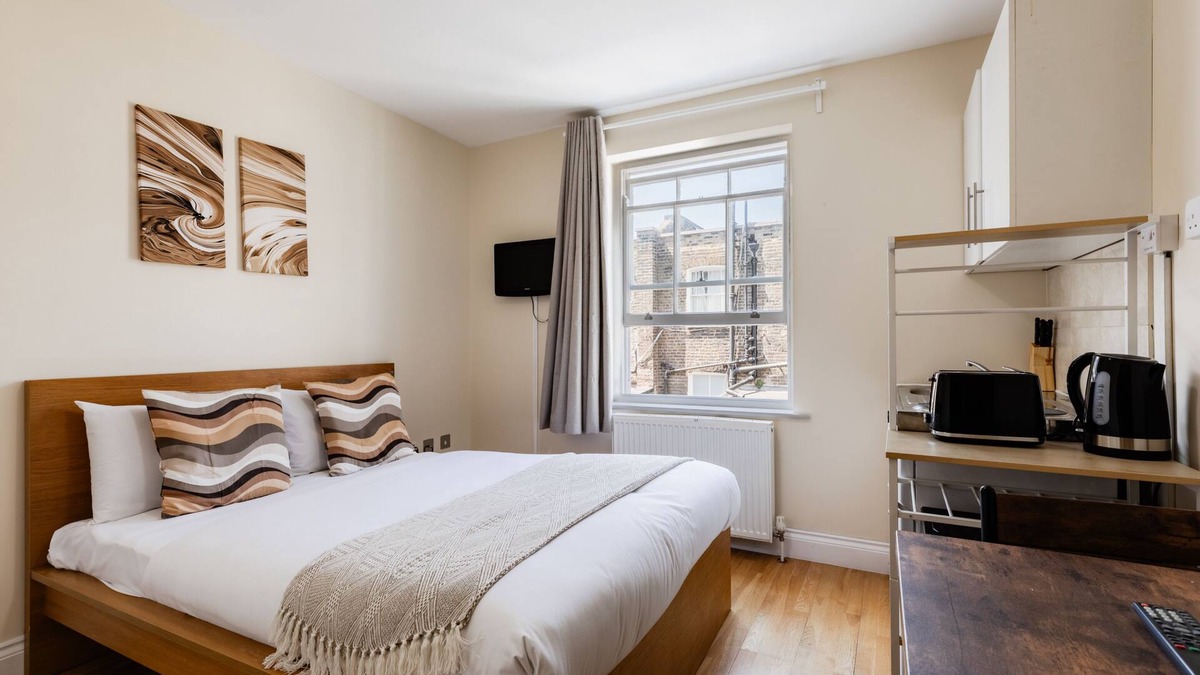 Lancaster Gate Apartment | Warm Studio in Queensway