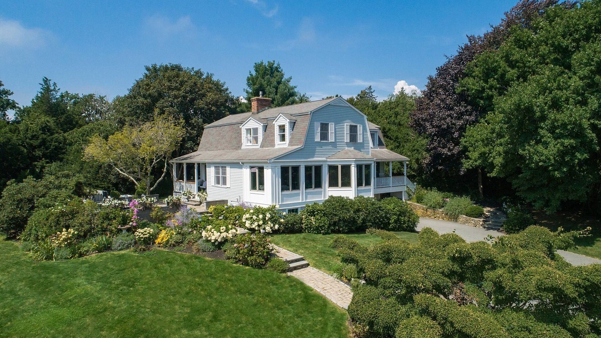 Middletown House | Warm welcoming polished private beautiful home close to beaches & Newport