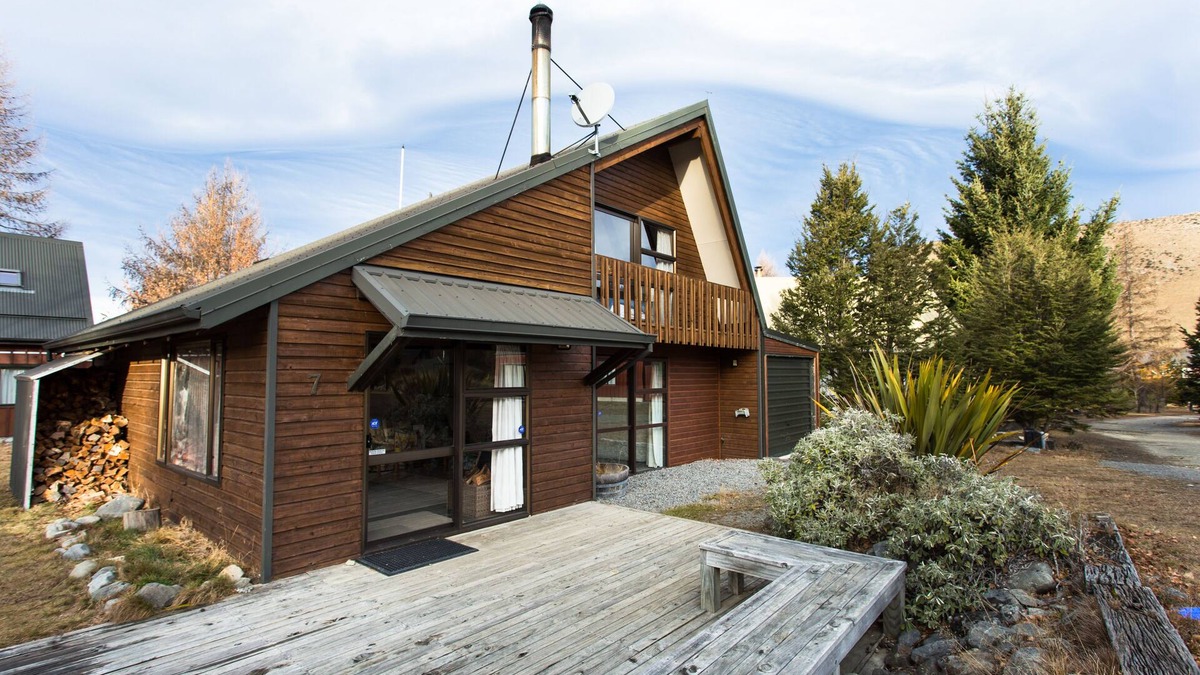 Castle Hill Ski Chalet | Warmest home in the village - stunning mountain views!