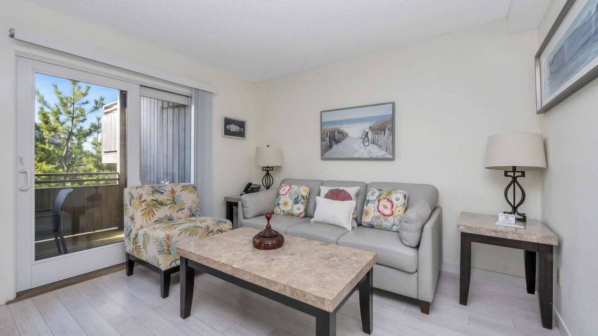 Napeague Apartment | Warmth 1BR Beachside Home |Beach+Pool Access w/PKG