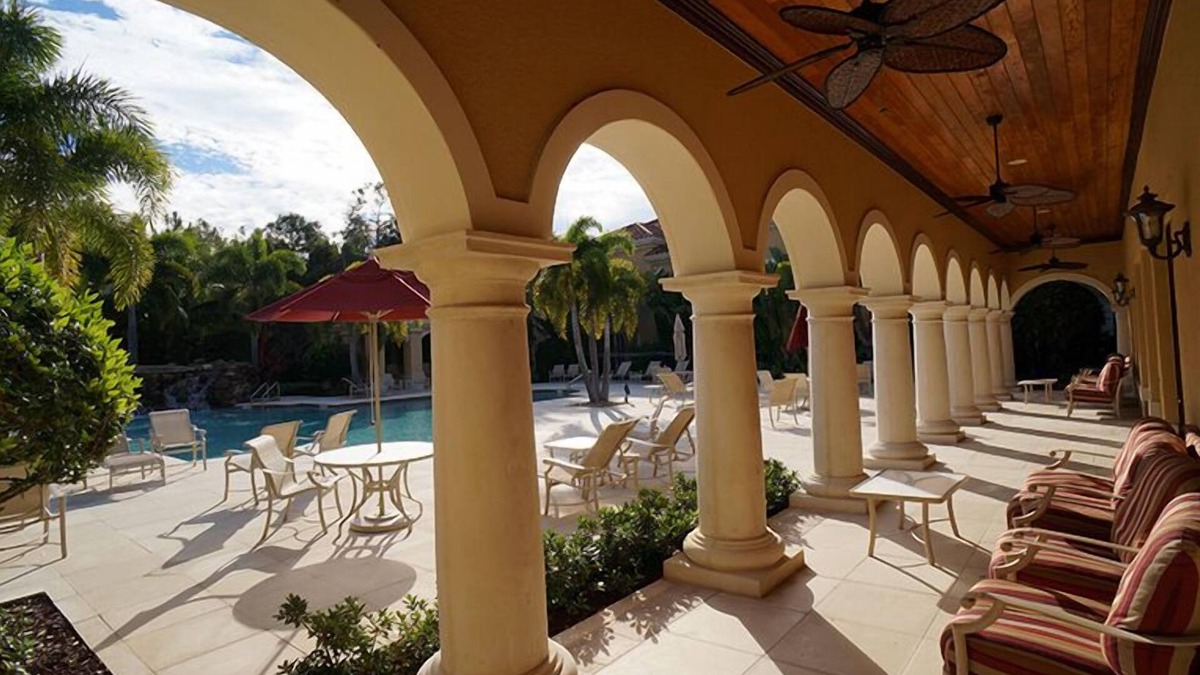 Bonita Springs Condo | Warmth and harmony await you.