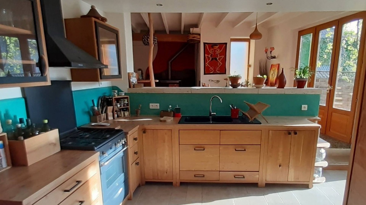 Montcuq House | Warmth from the woods of the Quercy region Naturally cool, eco-friendly home