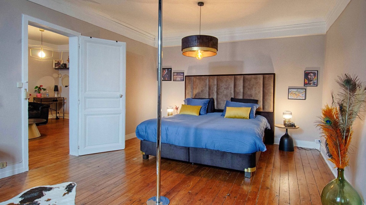 Republique Apartment | Warmth in the heart of Le Mans: Station, Centre & Parking