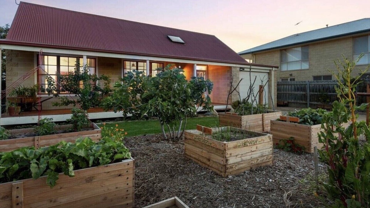 Hastings House | Warrangine Bay view retreat is a real jewel of the Mornington Peninsula.