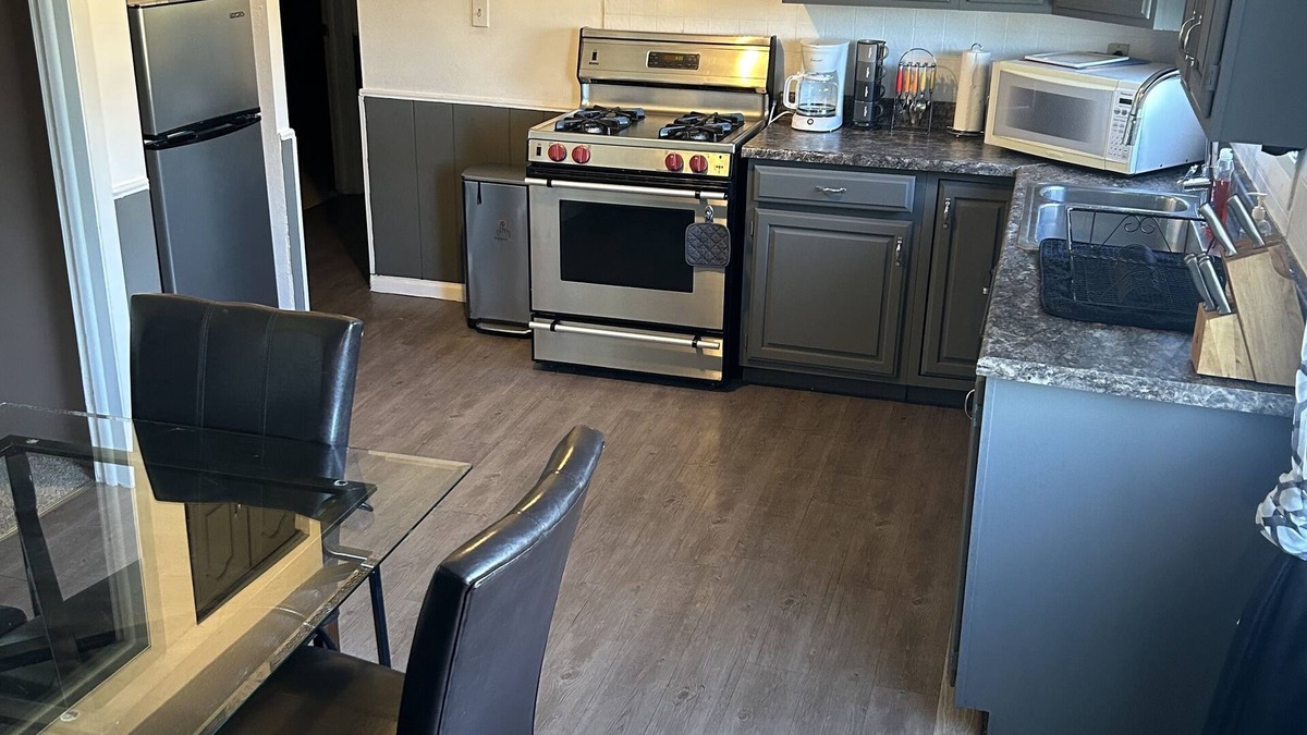 North Randall House | Warrensville Hts. Welcome Inn 2 bedrooms 1sofa bed