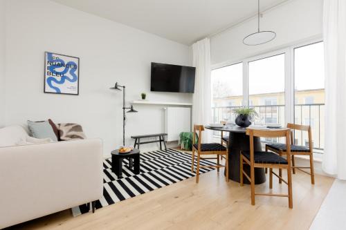 Grochow Apartment | Warszawa Bright 2-bedroom Apartment by Noclegi Renters
