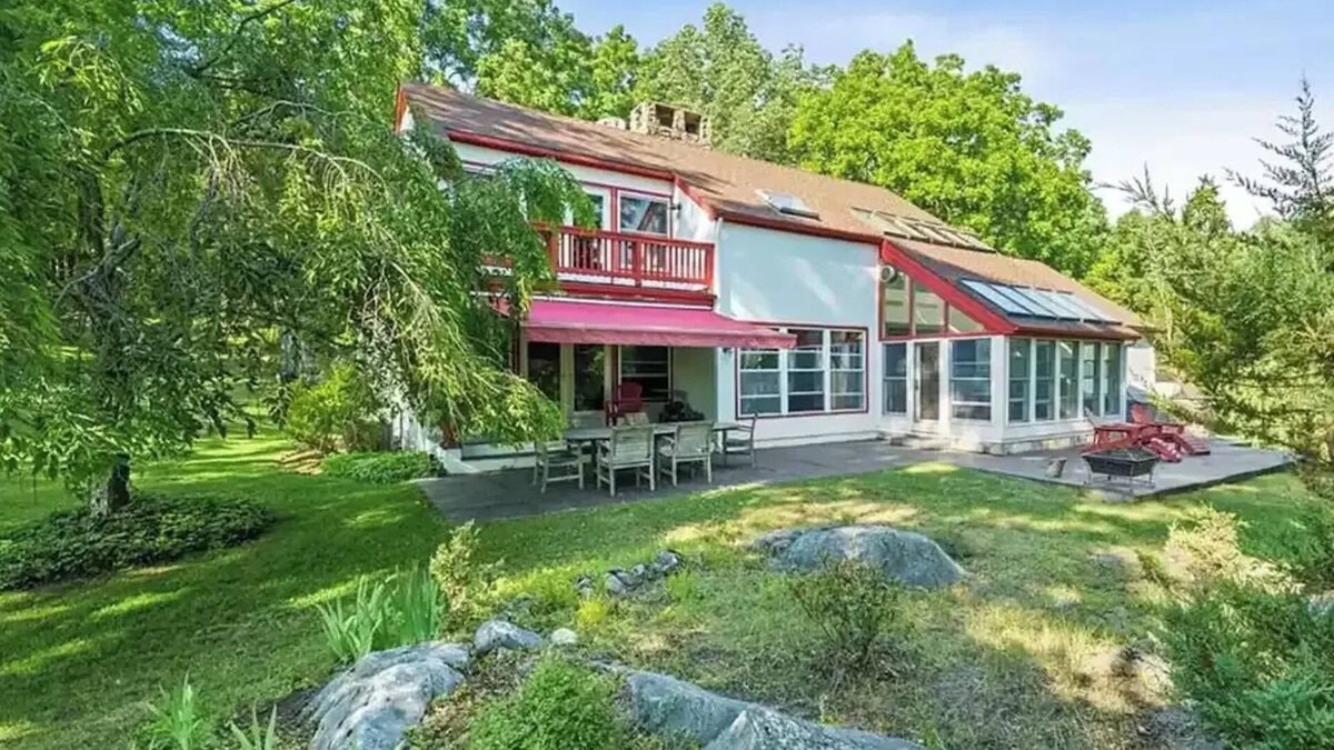 Warwick House | Warwick valley wineries, breweries, Legoland, hiking/skiing - kid friendly