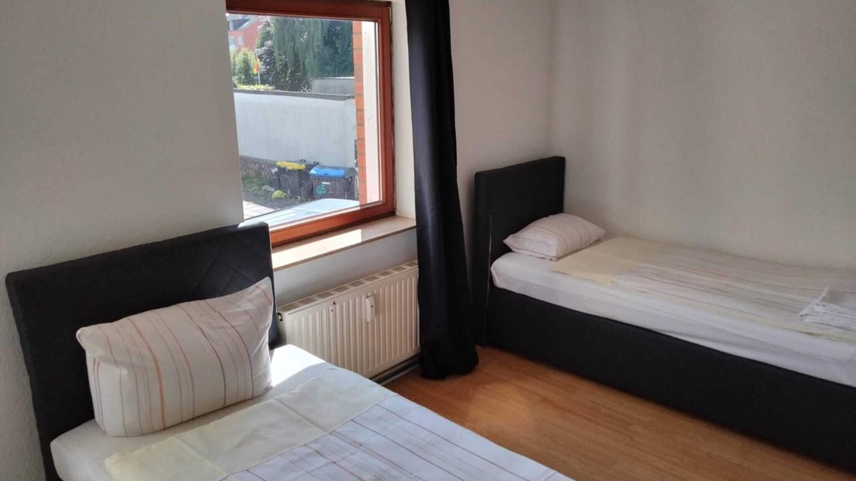 Neumuenster House | Wasbeker Straße 65 W1 - 3 bedrooms with parking space