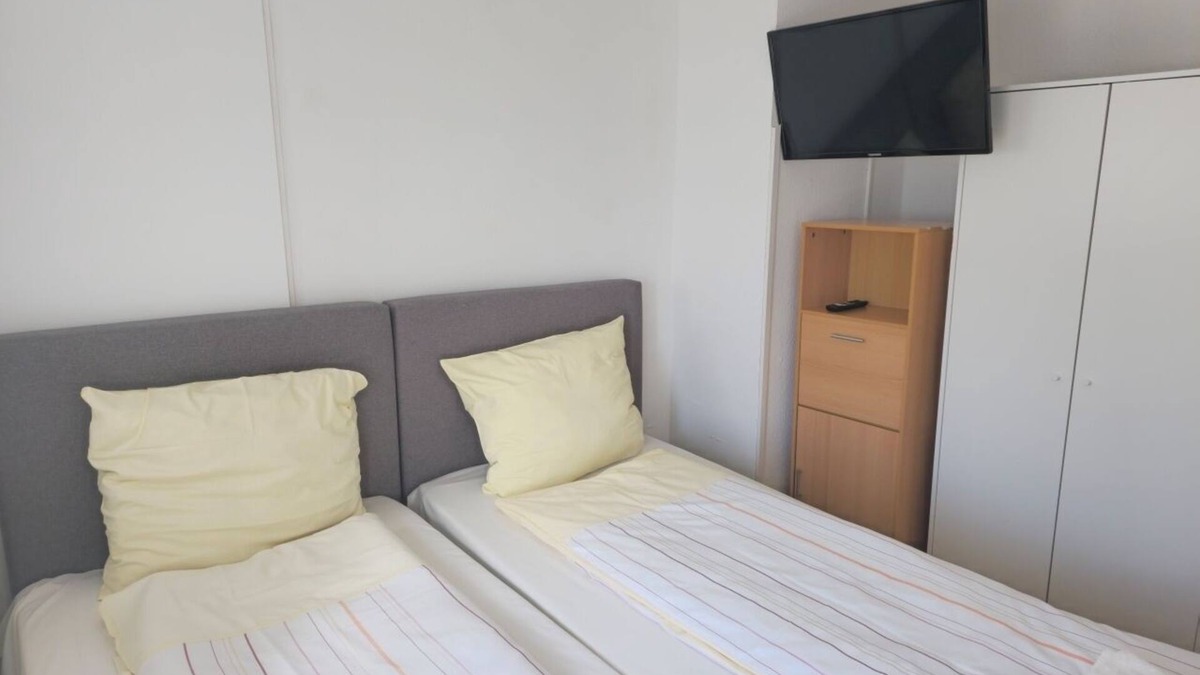 Neumuenster House | Wasbeker Straße 65 W3 - 3 bedrooms with parking space
