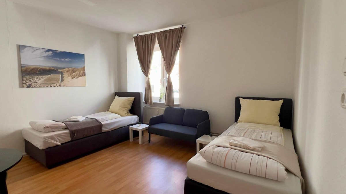 Neumuenster House | Wasbeker Straße 65 W2 - 3 bedrooms with parking space
