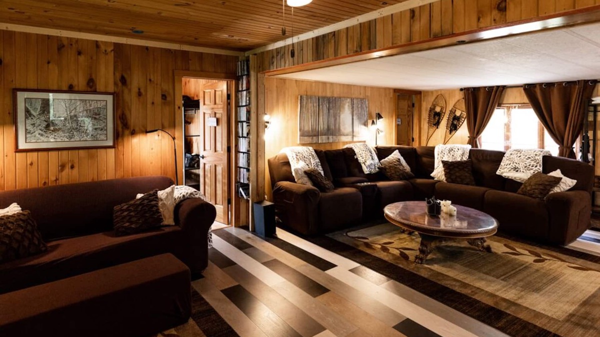 Minong Cabin | Wascott Cabin Tastefully Appointed