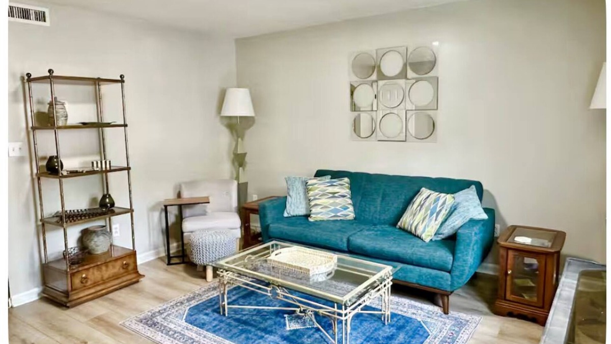 Hickory Apartment | Washer, Dryer, Desk, Smart TV, Blackout Shades, Fully Stocked Kitchen Cookware