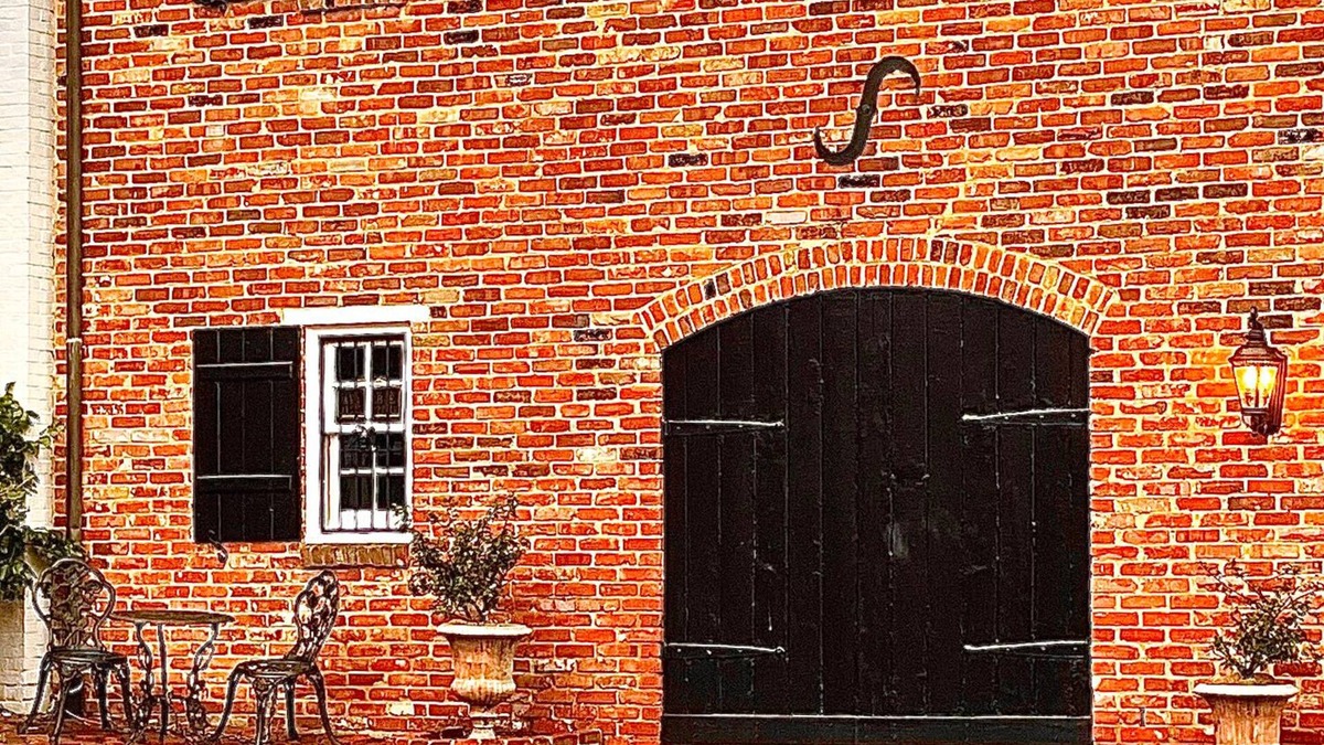 Old Town Alexandria Villa | Washington Family Property, Upper Carriage House in Old Town on 107 S Lee Street