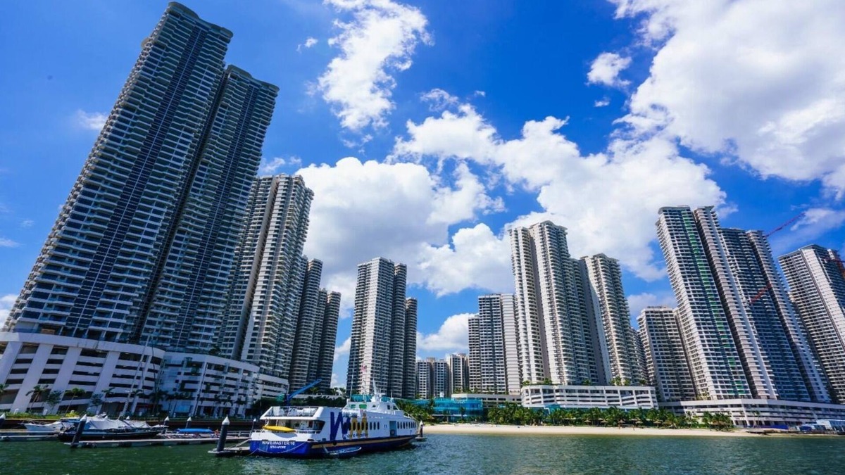 Central District Condo | Wastone Suites Studio @ Country Garden Danga Bay