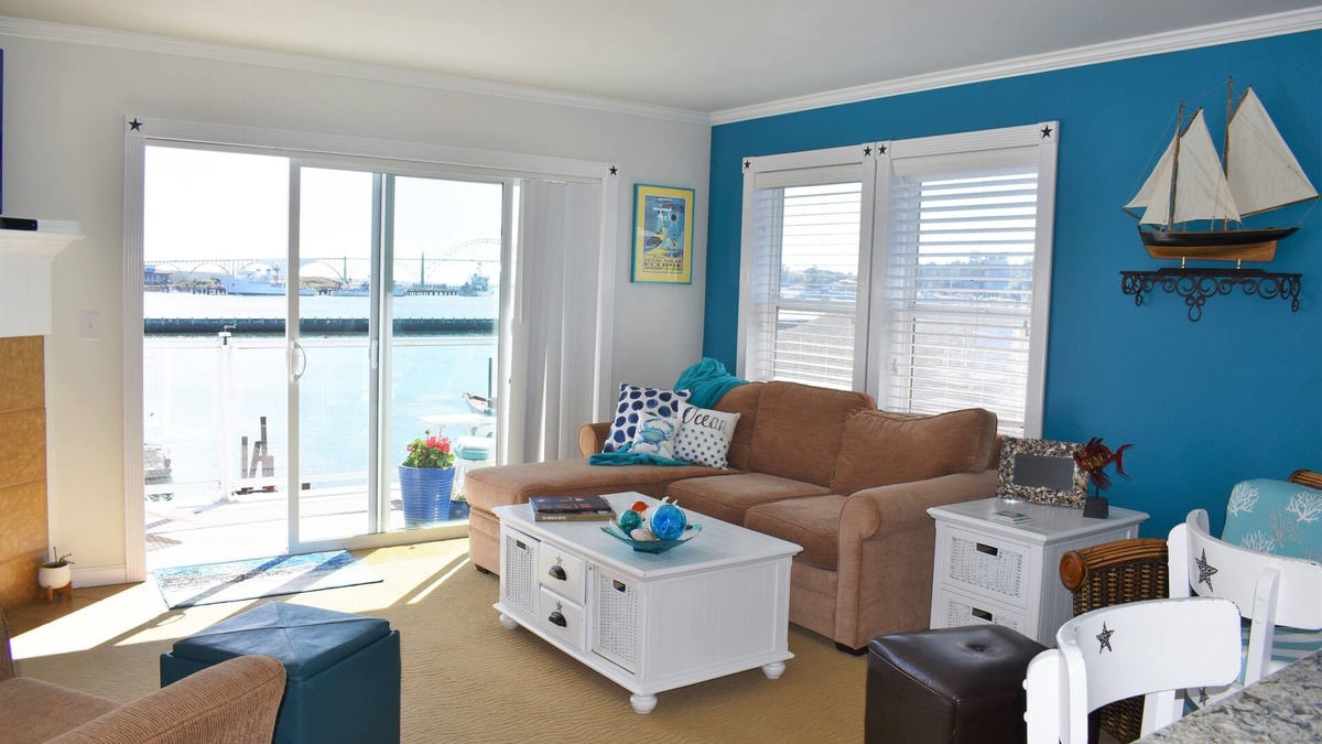 Historic Bayfront Condo | Watch The Newport Lighted Boat Parade From Our Deck! Dec. 6, 2025