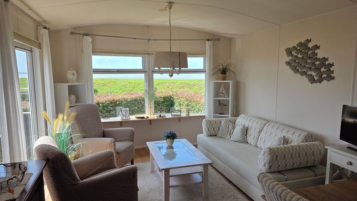 Westerland Ski Chalet | Watch the sun sink into the sea from your living room at Chalet WadRust