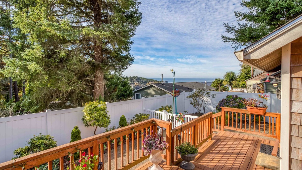 Depoe Bay House | Watch Whales, Walk to Depoe Bay from this Two-Story Home with King Suite