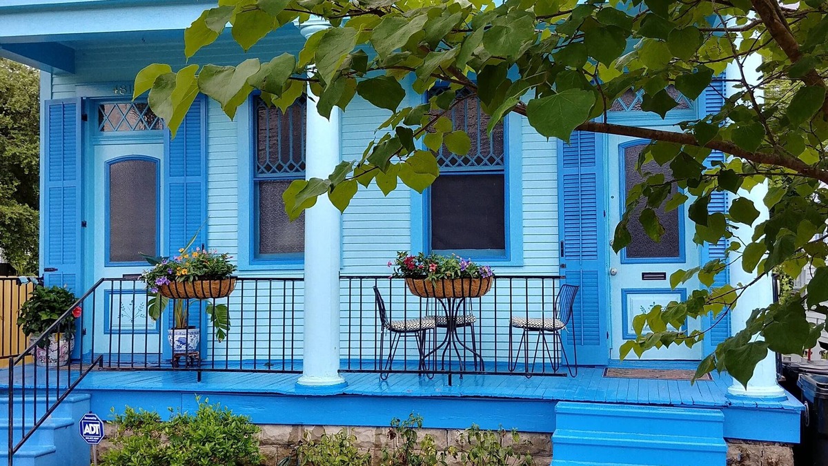 Holy Cross District House | Watching the River Flow in Historic Holy Cross