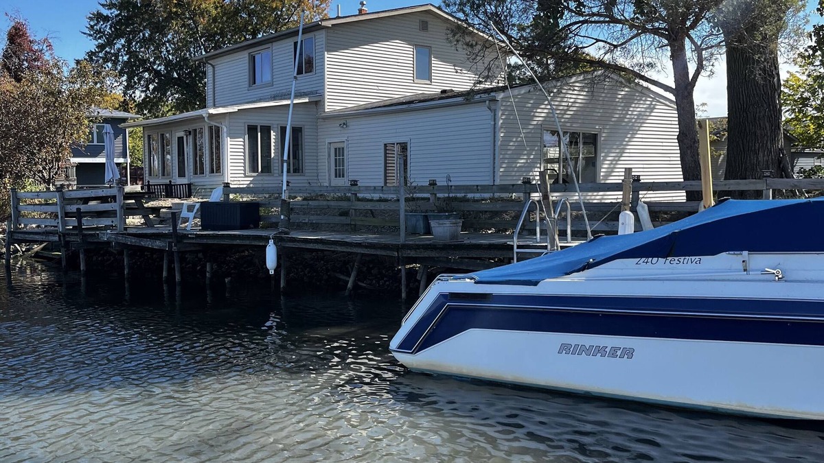Estral Beach House | Waterfront 4 bedroom two full bath with arcade, kayaks and dock.