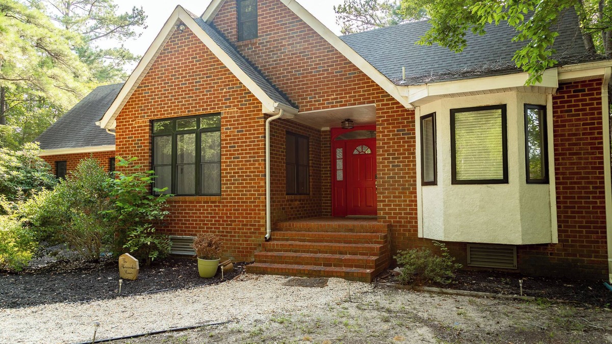 Stevensville House | Waterfront w/Fishing, Games, Fire Pit - Activities Paradise!