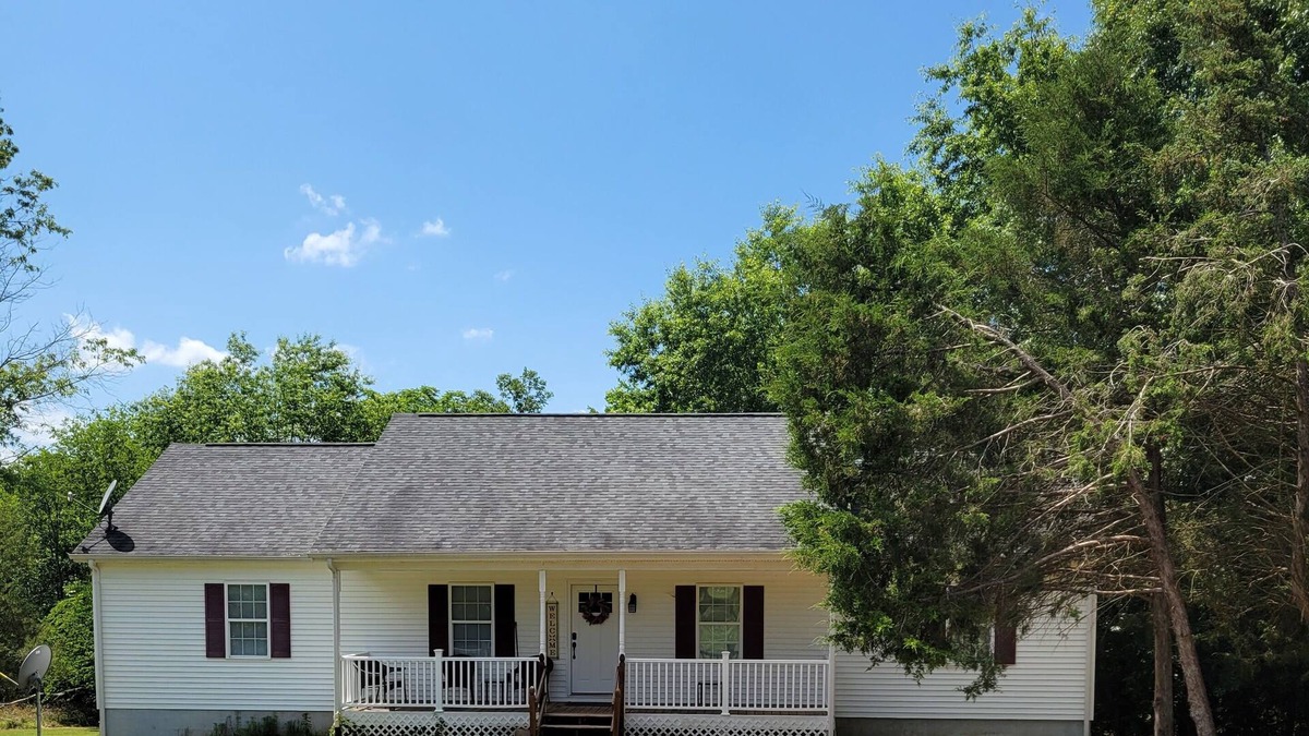 Louisa House | Water access, 2 min to lake, marina, boat ramp & slips to use, dog friendly.