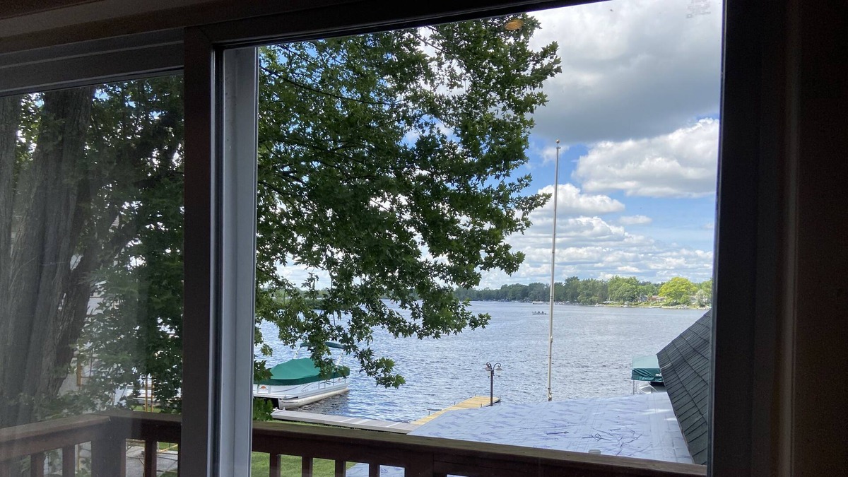 Fenton House | Water front Cabin with dock great fishing Lake Ponemah & Shiawassee river