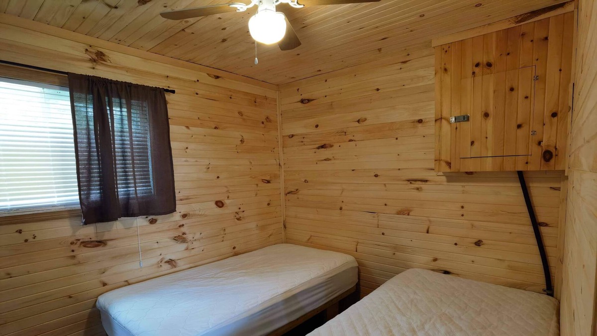 Lavigne Cottage | Water front cottages on lake Nippising